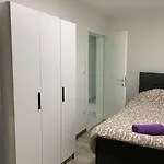 Zlatna Plaza Daire