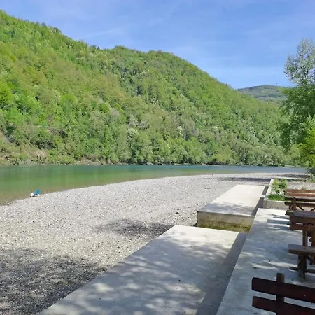 Апартаменты Zlatna Plaza Bratunac