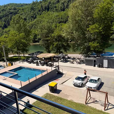 Zlatna Plaza Appartamento Bratunac